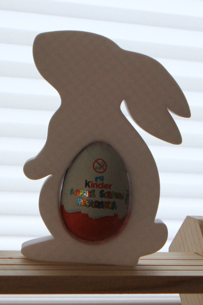 Osterhase Figur mit Kinder Überraschungsei – Osterdeko Geschenk Dekofigur
