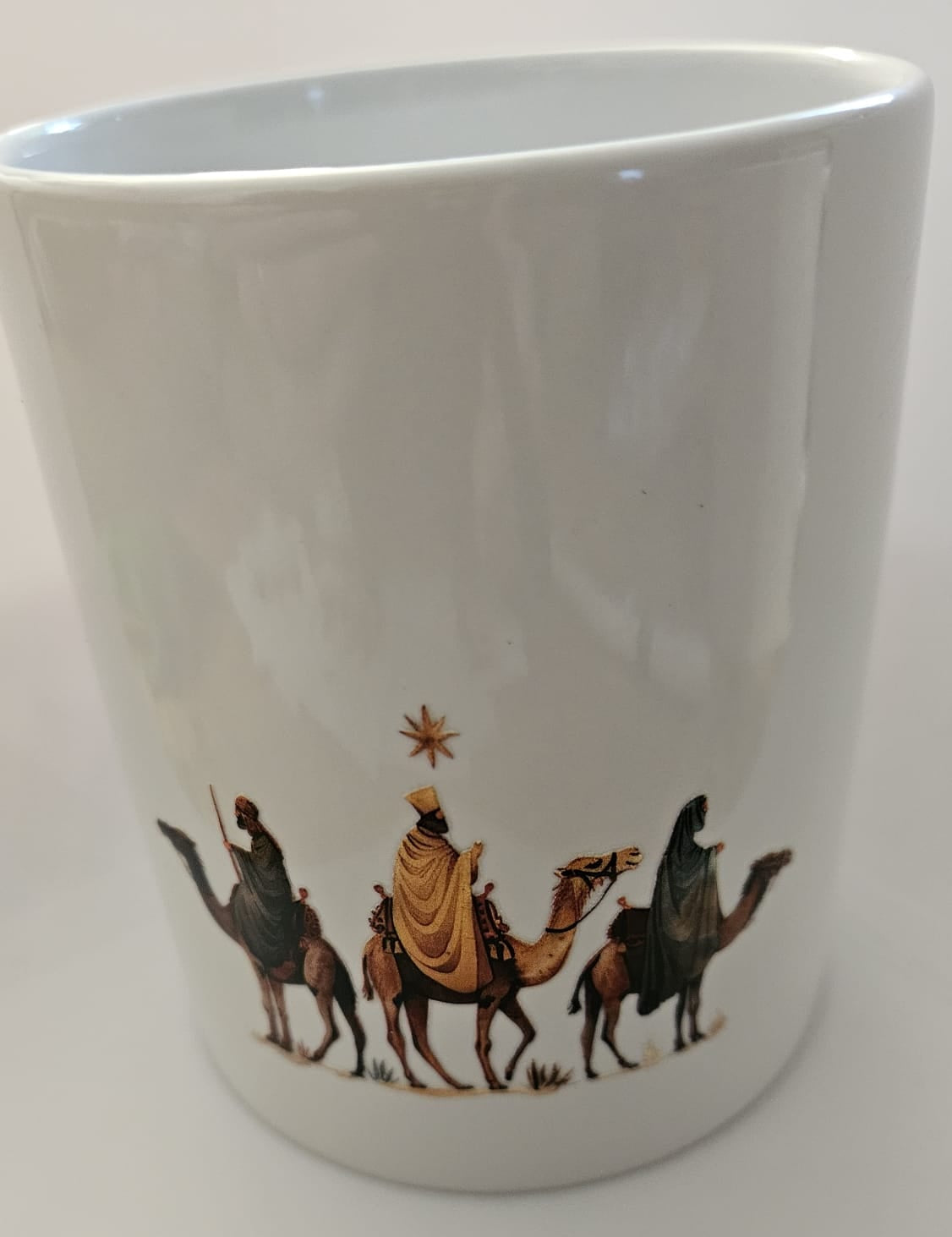 Keramiktasse mit handillustriertem Motiv – stilvoll & liebevoll gestaltet