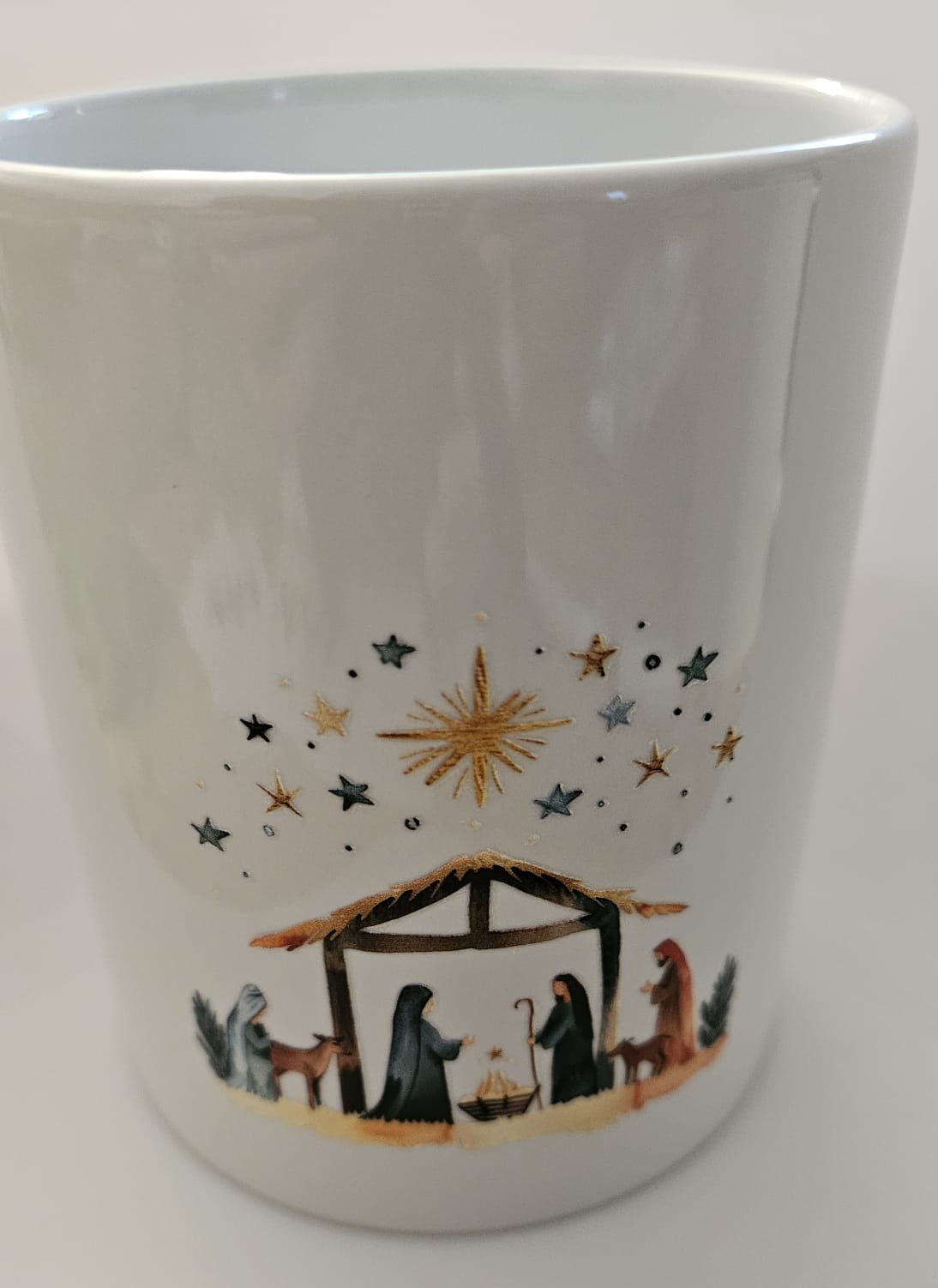 Keramiktasse mit handillustriertem Motiv – stilvoll & liebevoll gestaltet
