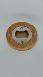 Wandflaschenöffner aus Bambus | Flaschenöffner mit Gravur „Nur noch eins“ | Geschenk für Männer | Bar-Deko aus Holz | Lustiger Bieröffner Holz - Bild 1