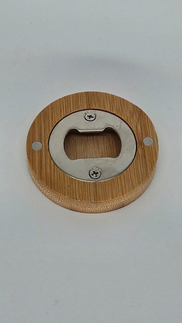 Wandflaschenöffner aus Bambus | Flaschenöffner mit Gravur „Nur noch eins“ | Geschenk für Männer | Bar-Deko aus Holz | Lustiger Bieröffner Holz