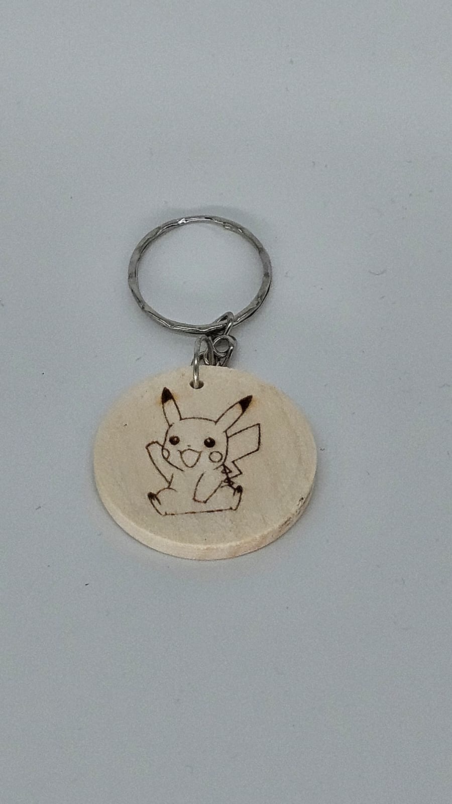Schlüsselanhänger aus Holz mit Gravur | Verschiedene Motive | Handgemachtes Unikat | Geschenk für Fans & Freunde