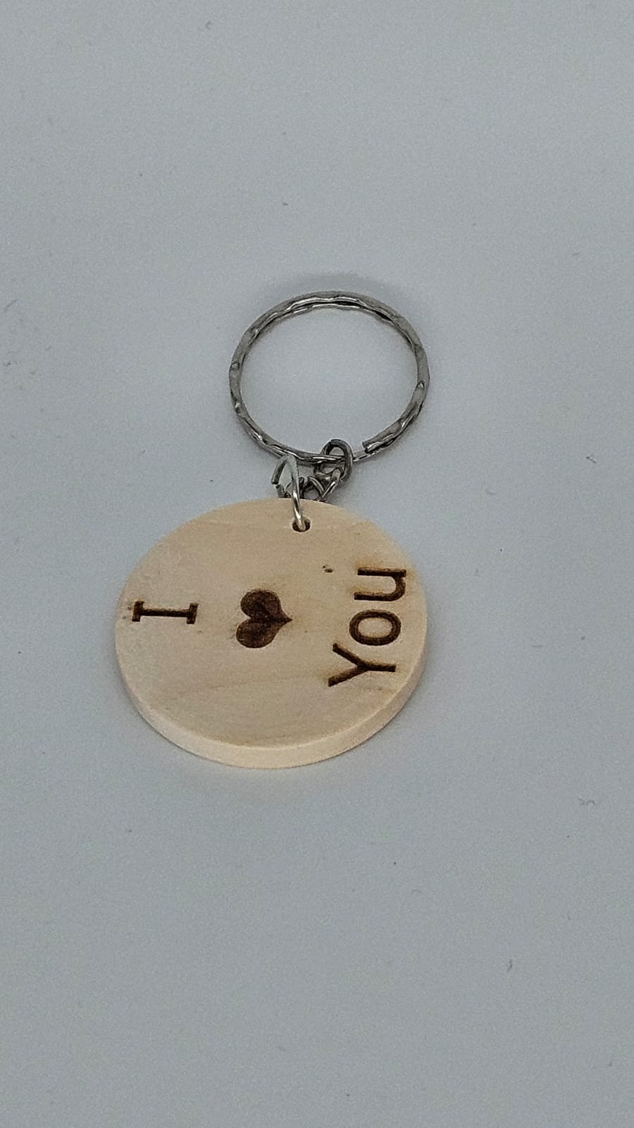 Schlüsselanhänger aus Holz mit Gravur | Verschiedene Motive | Handgemachtes Unikat | Geschenk für Fans & Freunde