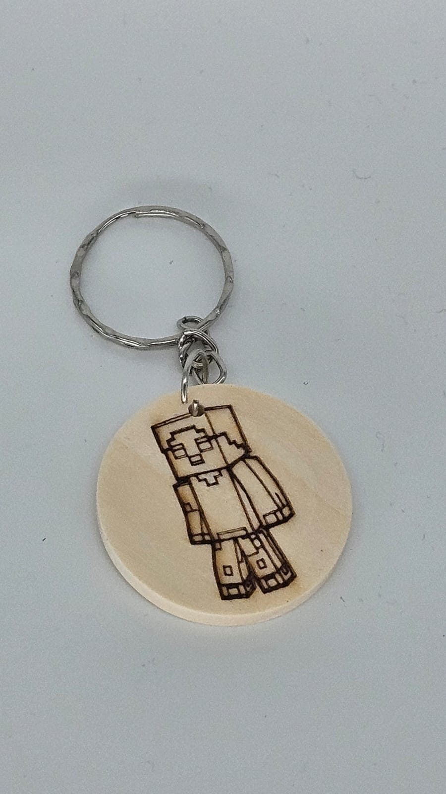 Schlüsselanhänger aus Holz mit Gravur | Verschiedene Motive | Handgemachtes Unikat | Geschenk für Fans & Freunde