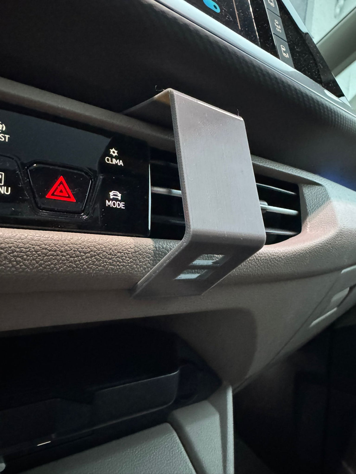 Bracket / Base Plate for VW Multivan T7 – Heat-Resistant