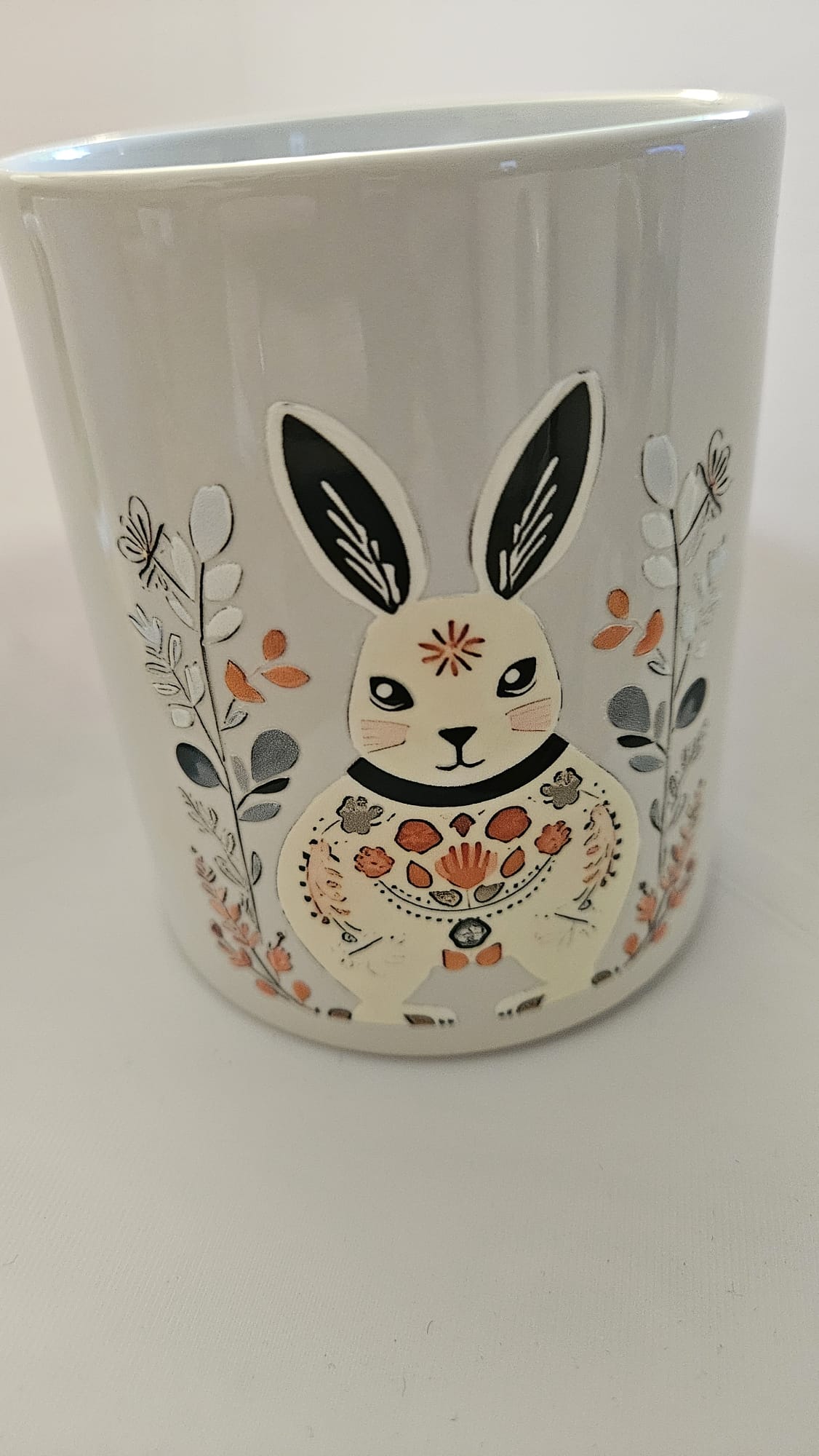 Keramiktasse mit handillustriertem Motiv – stilvoll & liebevoll gestaltet