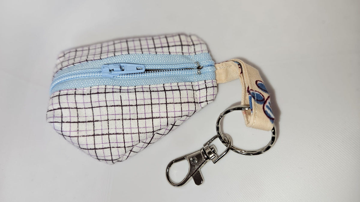 Handgemachter Schlüsselanhänger mit Mini-Tasche – Reißverschluss Täschchen – Praktisches Accessoire Handmade