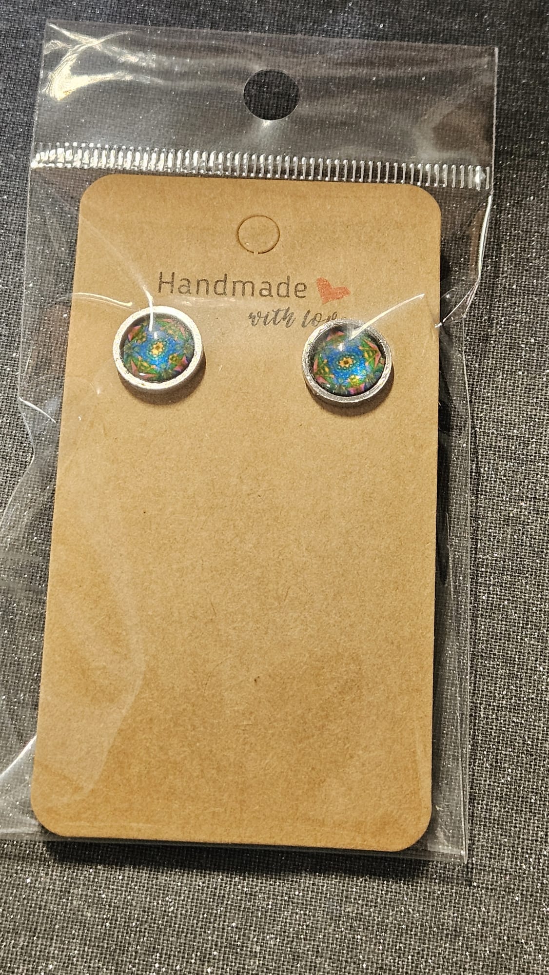 🌿 Mandala Glow – Handgemachte Ohrstecker mit hypnotischem Muster