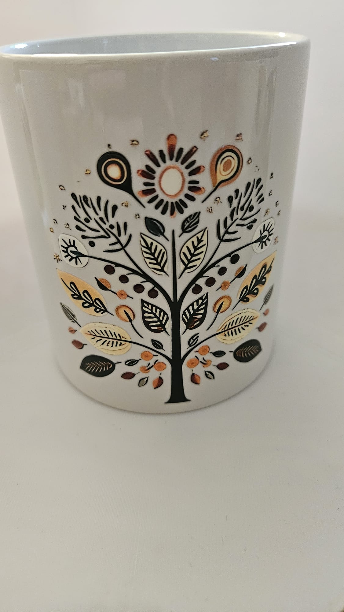 Keramiktasse mit handillustriertem Motiv – stilvoll & liebevoll gestaltet