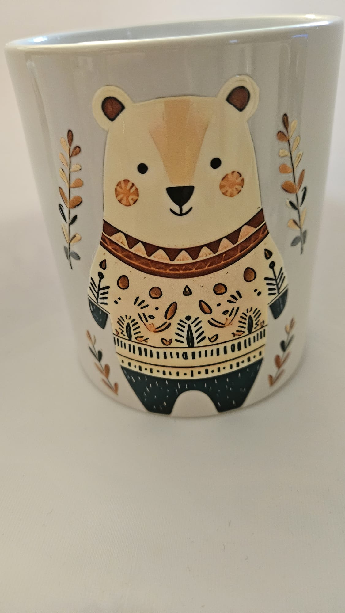 Keramiktasse mit handillustriertem Motiv – stilvoll & liebevoll gestaltet