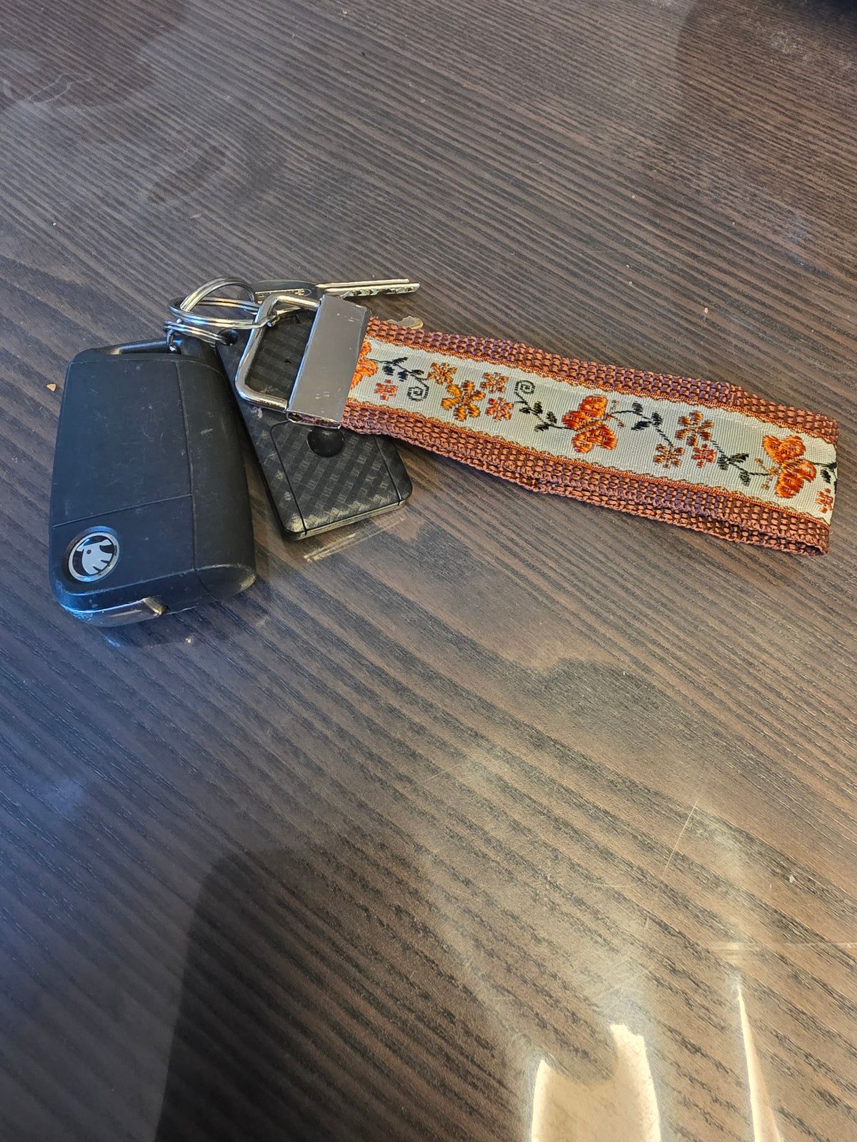 Handgemachter Schlüsselanhänger | Robuster Anhänger | Geschenkidee Handmade | Schlüsseltag | Tag