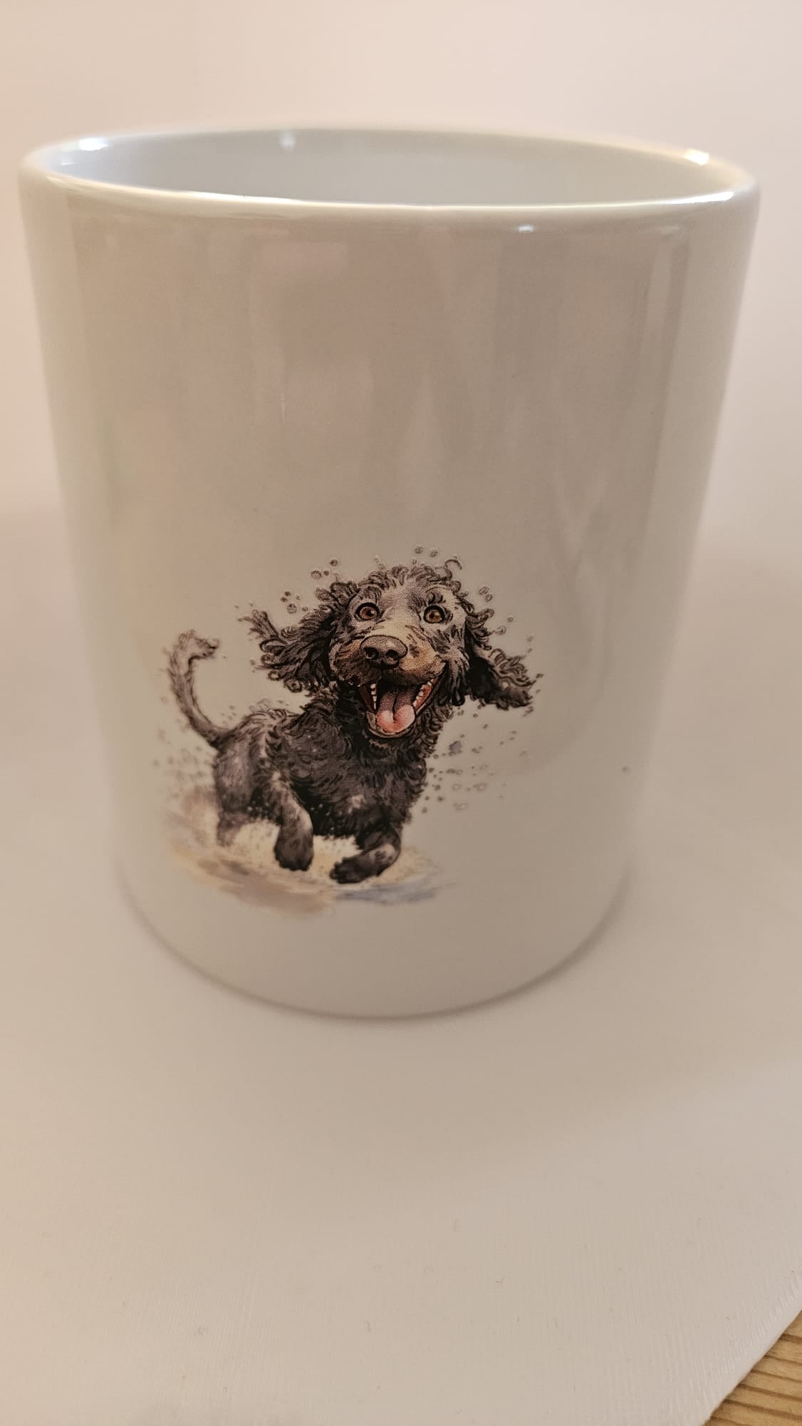 Keramiktasse mit handillustriertem Motiv – stilvoll & liebevoll gestaltet