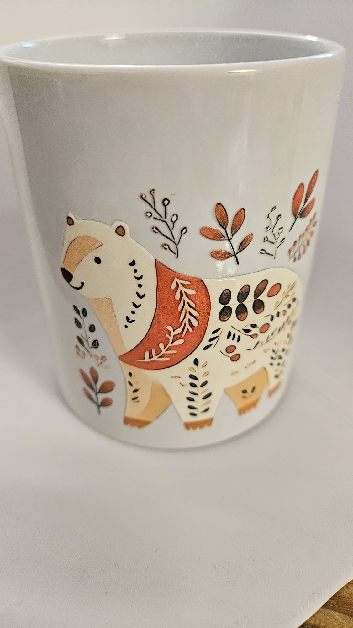 Keramiktasse mit handillustriertem Motiv – stilvoll & liebevoll gestaltet