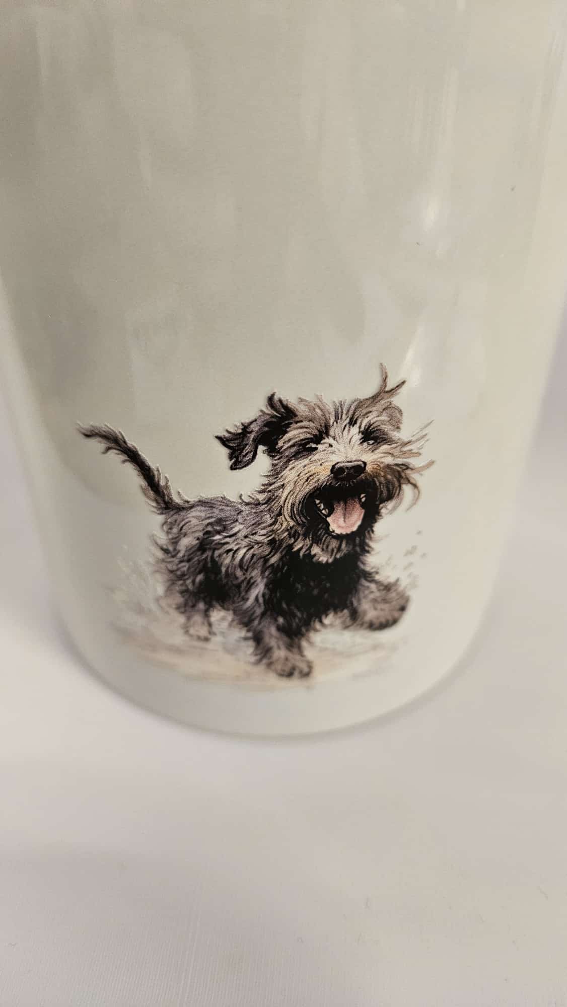 Keramiktasse mit handillustriertem Motiv – stilvoll & liebevoll gestaltet